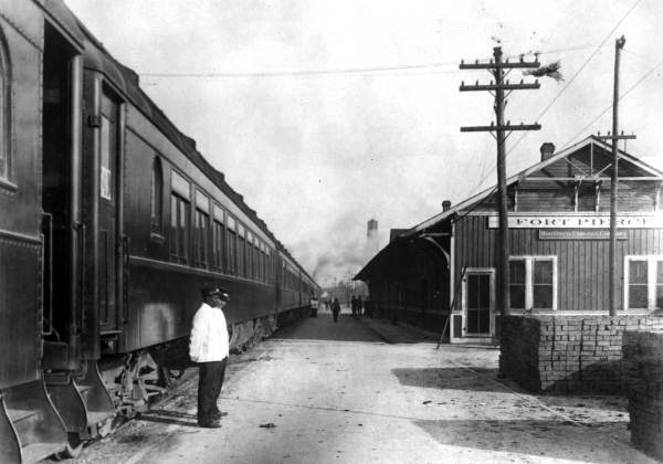 Florida East Coast Railway station - Fort Pierce.Photo courtesy:  State Archives of Florida, Florida Memory, http://floridamemory.com/items/show/798